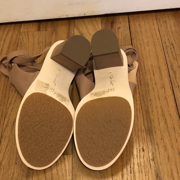 VC John Camuto Suede Open Toed Stacked Mule - Picture 5 of 8